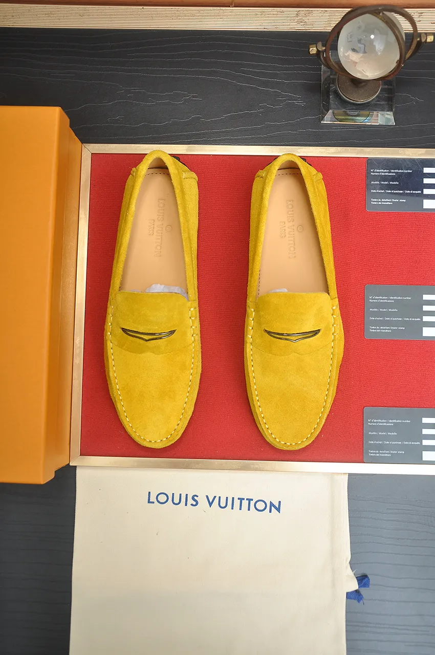 Men's men's shoes 💰420💶 [LV Doudou shoes] (water-dyed cowhide lining) new model is on the market, available on the official website. The new Doudou shoes are processed into single-color materials, and the uppers are made of imported horsehide leather. The body of the shoe is fully hemmed with mark thread, and is lined with imported original cowhide leather. The elegant shoe shape is super suitable for all-matching, and the size is 38-44.